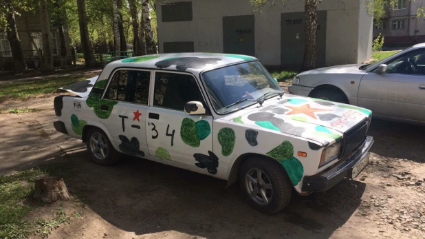 Барнаульский "военный" автомобиль к Дню Победы.