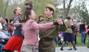 Вечер "В шесть часов вечера после войны" в Барнауле.