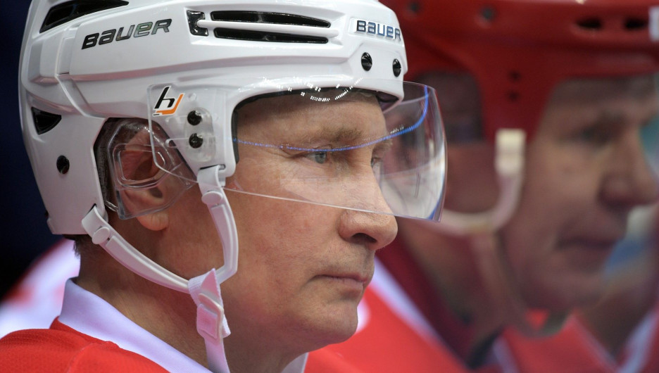 Владимир Путин сыграл в гала-матче Ночной хоккейной лиги. Сочи, 10 мая 2017 года.