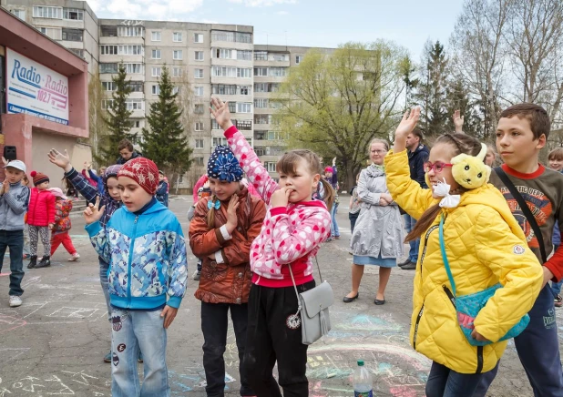 "Алтай-Кокс" провел городской арт-фестиваль.