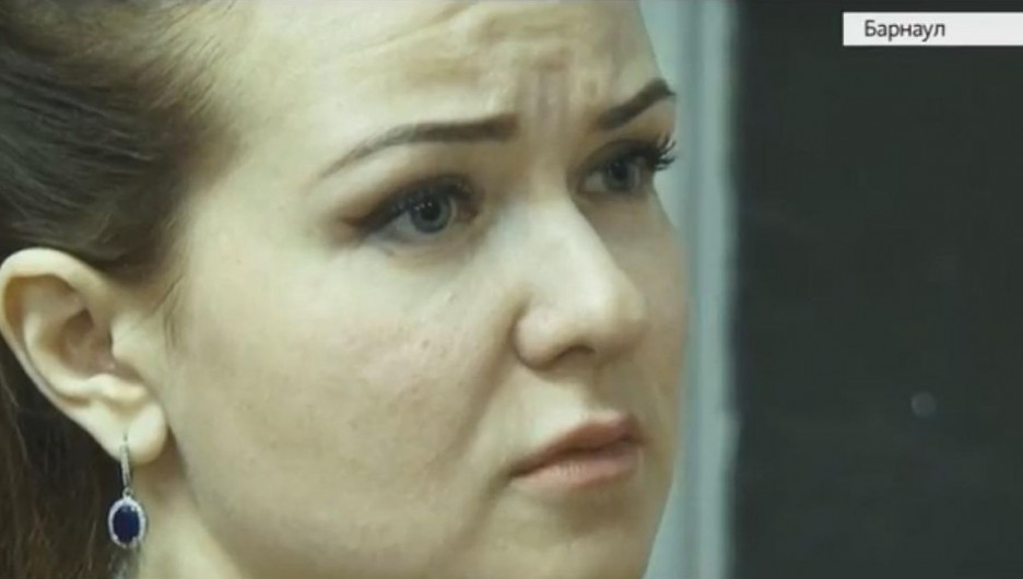 Оксана Ткаченко слушает приговор.