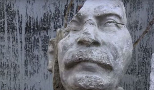 Фрагмент памятника Сталину.
