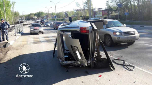 Барнаульский автобус попал в ДТП на трассе между Новосибирском и Бердском. 16 мая 2017 года.