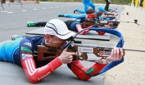 Члены сборной России по биатлону тренируются в Белокурихе на новой лыжероллерной трассе. 17 мая 2017 года.