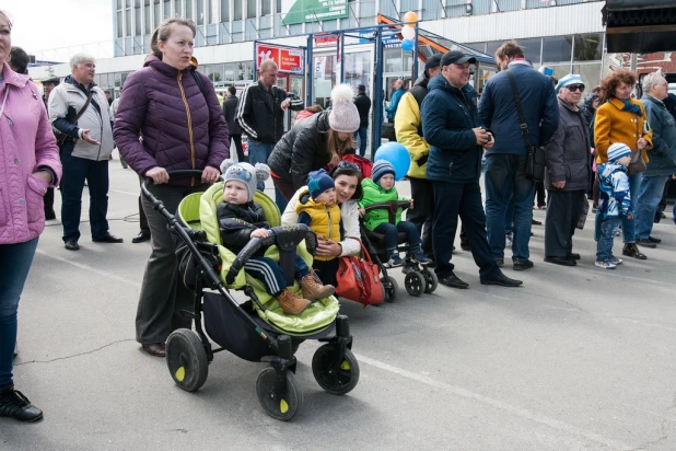 В Барнауле на строительной выставке прошла битва экскаваторов. 18 мая 2017 года.