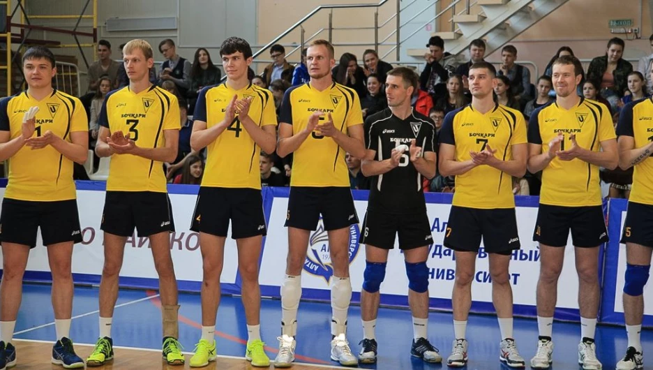 Награждение волейбольного клуба "Университет".