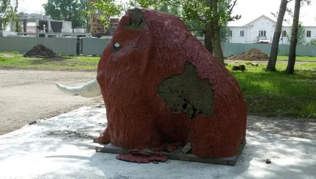 Барнаульский мамонтенок переехал из Центра на Поток. 22 мая 2017 года.