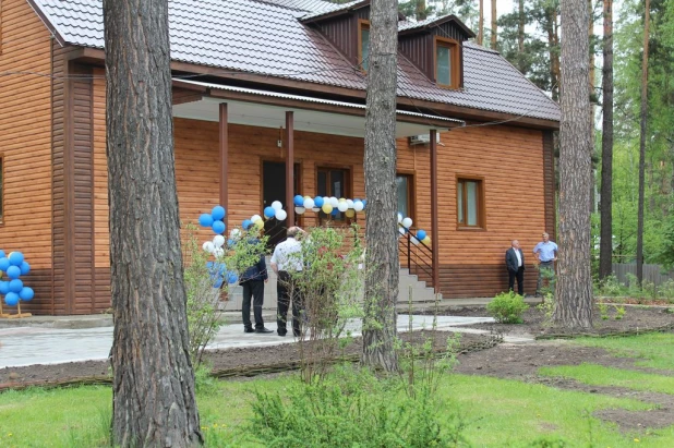 Новый корпус АлтГУ в Южно-Сибирском ботаническом саду.