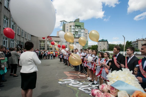 "Последний звонок" в гимназии № 45. Барнаул, 25 мая 2017 года.