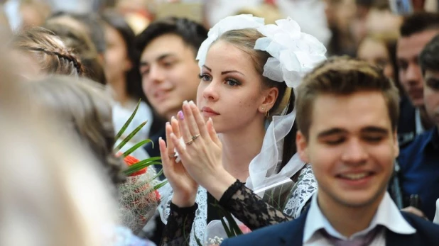 "Последний звонок" в гимназии № 42. Барнаул, 25 мая 2017 года.