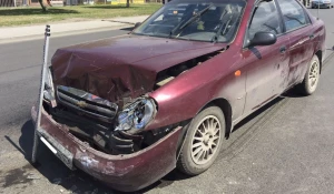 В Новосибирске произошло ДТП с участием автомобилей Toyota Opa, ЗАЗ "Шанс" и  Chevrolet Lanos. 29 мая 2017 года.