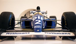 Гоночный болид.