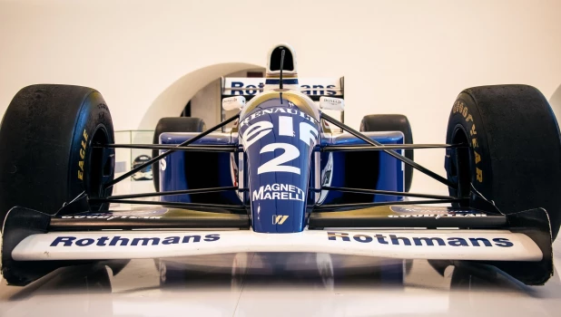 Гоночный болид.