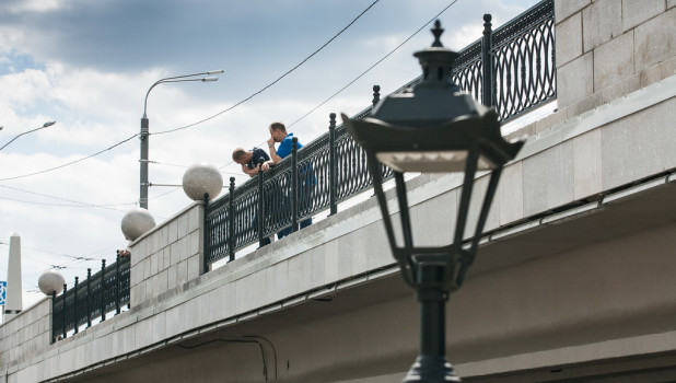 Каким стал мост через Барнаулку. Май 2017 года.