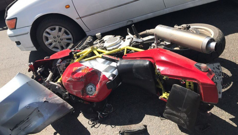 В Барнауле мотоциклист попал в ДТП. 1 июня 2017 года.