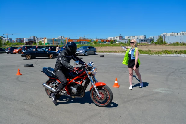 В Барнауле прошли соревнования по автослалому среди девушек. 3 июня 2017 года.