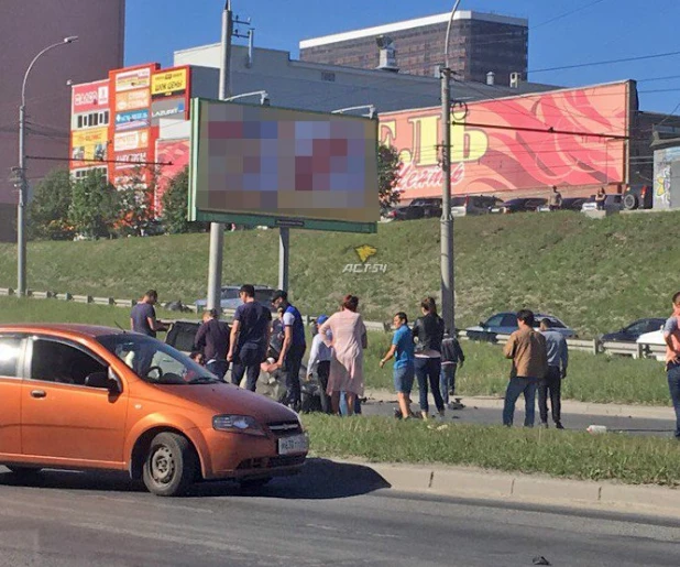 В Новосибирске в ДТП пострадали три человека. 5 июня 2017 года.