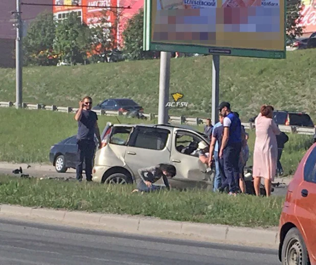 В Новосибирске в ДТП пострадали три человека. 5 июня 2017 года.