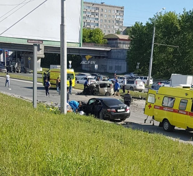 В Новосибирске в ДТП пострадали три человека. 5 июня 2017 года.