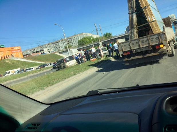 В Новосибирске в ДТП пострадали три человека. 5 июня 2017 года.