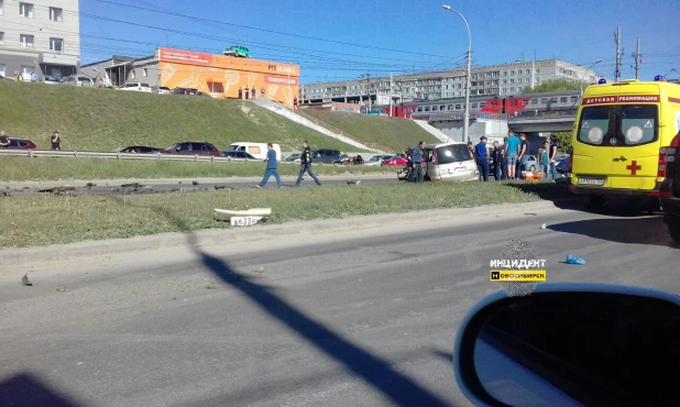 В Новосибирске в ДТП пострадали три человека. 5 июня 2017 года.