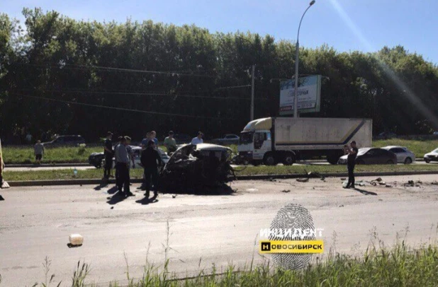 В Новосибирске в ДТП пострадали три человека. 5 июня 2017 года.