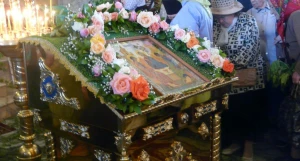 В храмах Барнаула встретили праздник Троицы