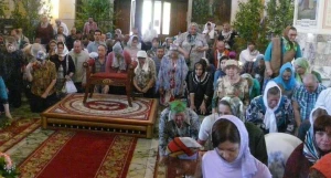 В храмах Барнаула встретили праздник Троицы