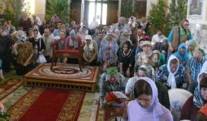 В храмах Барнаула встретили праздник Троицы