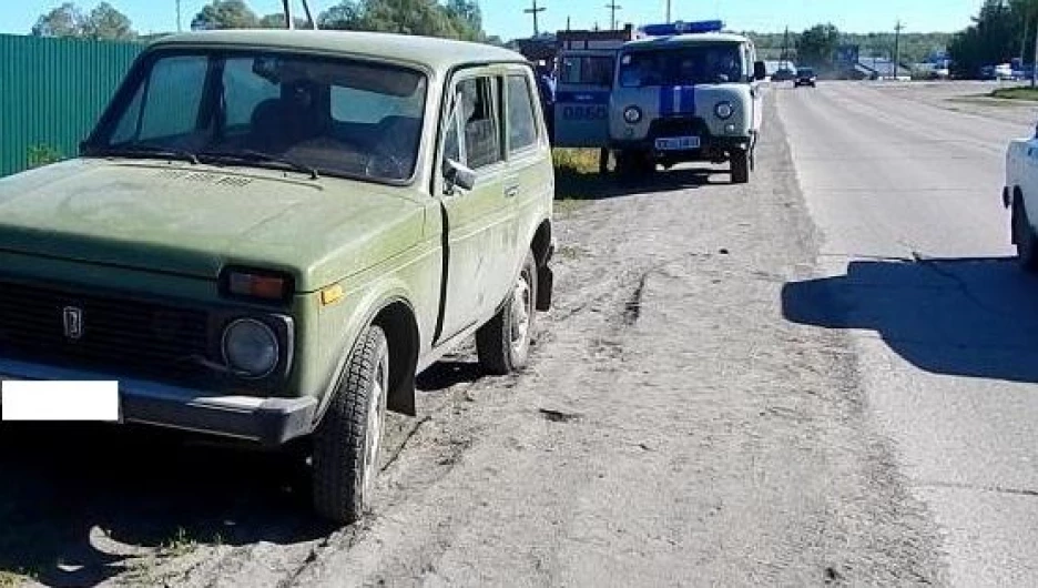 Два молодых тальменца угнали "Ниву" у односельчанина.