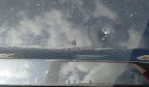 На улице Балтийской обстреляли машину.