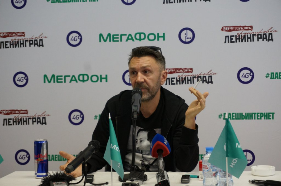 На пресс-конференции перед концертом Сергея Шнурова в Новосибирске.