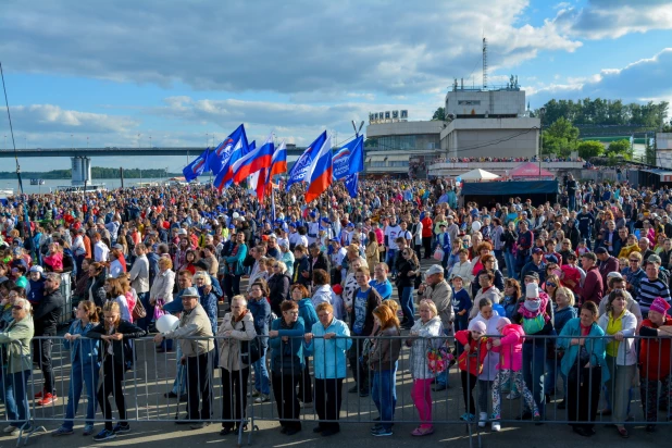 День России в Барнауле. Речной вокзал, 12 июня 2017 года.