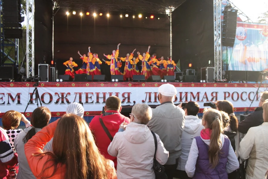 День России в Барнауле. Площадь Сахарова, 12 июня 2017 года.