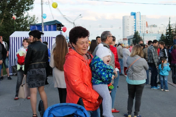 День России в Барнауле. Площадь Сахарова, 12 июня 2017 года.