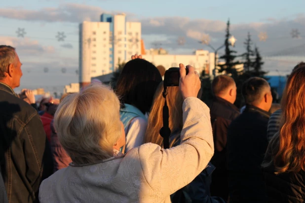 День России в Барнауле. Площадь Сахарова, 12 июня 2017 года.