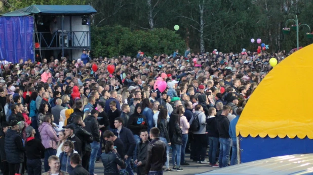 День России в Барнауле. Площадь Сахарова, 12 июня 2017 года.