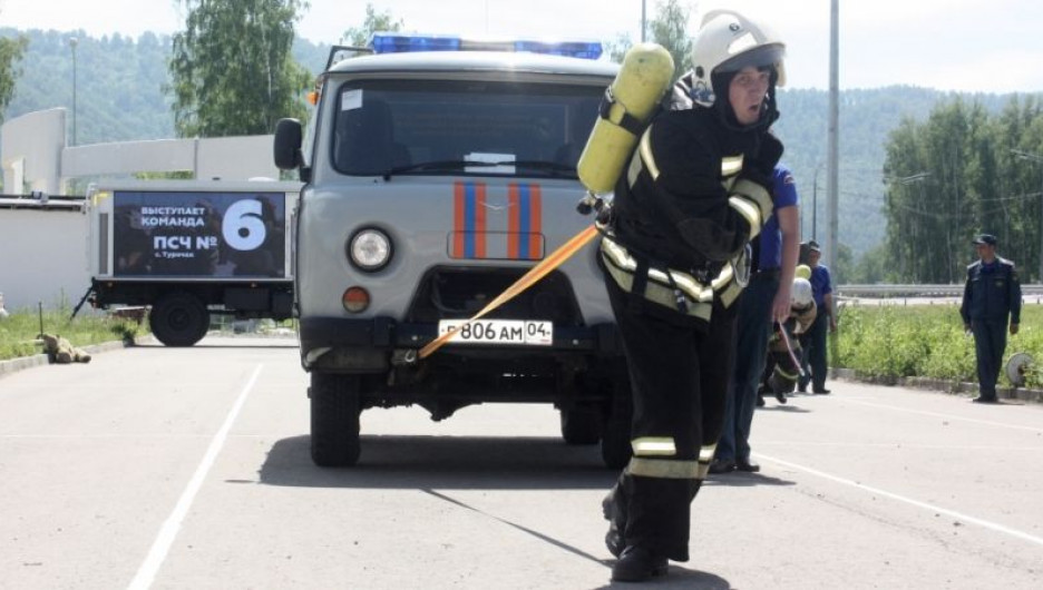 В Горном Алтае пожарные соревновались в кроссфите.
