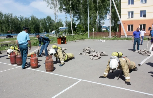 В Горном Алтае пожарные соревновались в кроссфите.