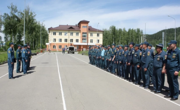 В Горном Алтае пожарные соревновались в кроссфите.