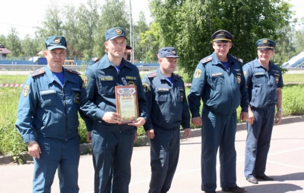 В Горном Алтае пожарные соревновались в кроссфите.