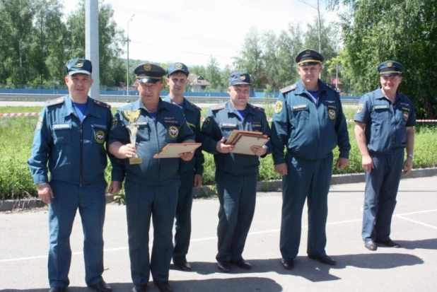 В Горном Алтае пожарные соревновались в кроссфите.