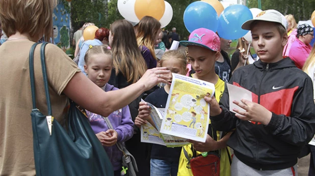 Всё лето посетителям парка «Лесная сказка» будут напоминать правила безопасного обращения с электричеством.