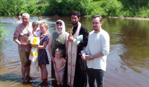 В реке Барнаула крестили двух девочек