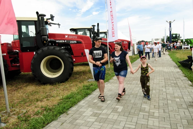 На "Алтае проходи самая масштабная выставка сельхозтехники в Сибири