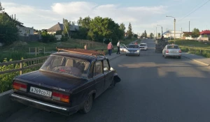 Пьяный водитель протаранил мост в Барнауле