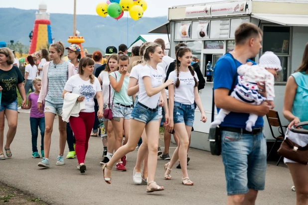 На Алтае с размахом прошел юбилейный фестиваль напитков "АлтайФест"