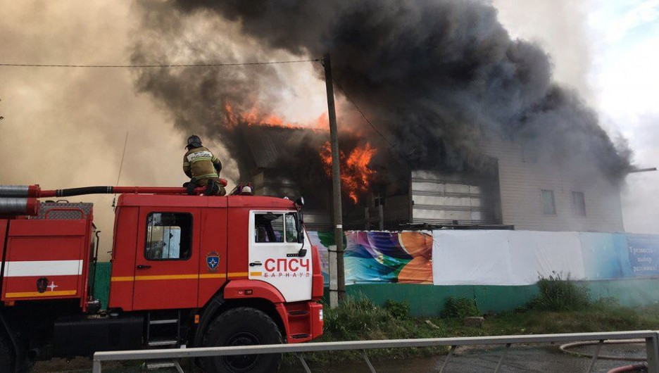 Пожар в бараке в Барнауле.