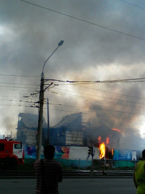 Пожар в бараке в Барнауле.