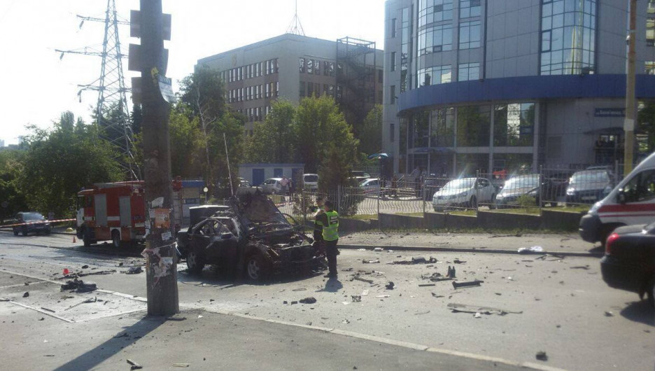 В Киеве взорвался автомобиль.